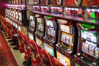 Free spins feature with multiplier